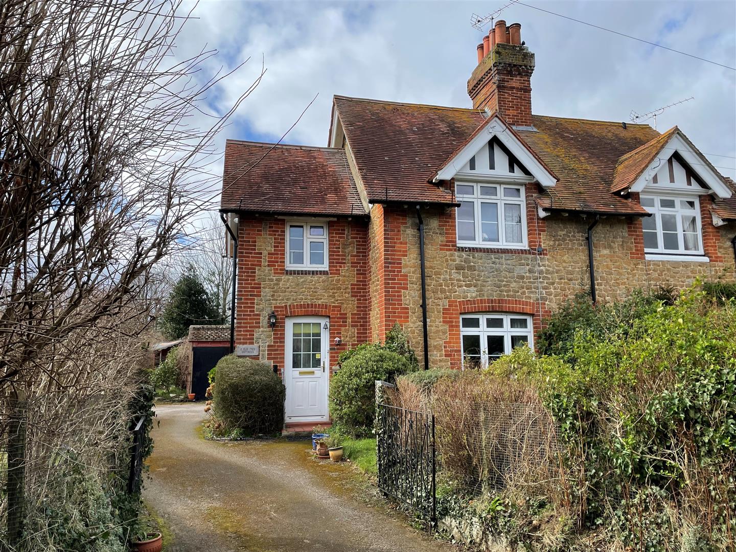 Trueman & Grundy Estate Agents Farnham, selling property in Farnham, Surrey and throughout